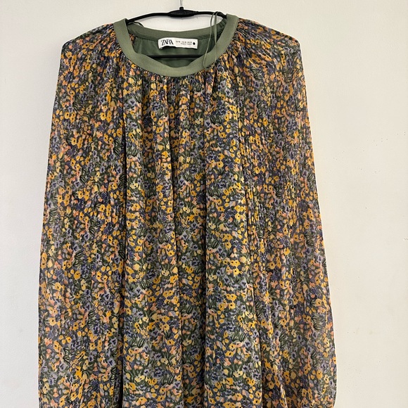 Zara Dresses & Skirts - Zara Multicolor Floral Blouse